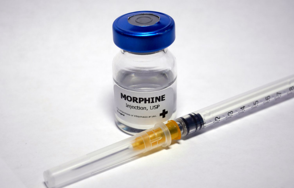 How Long Does Morphine Stay in Your System? Typically, the pain-relieving effects of morphine may last around 4 to 6 hours.